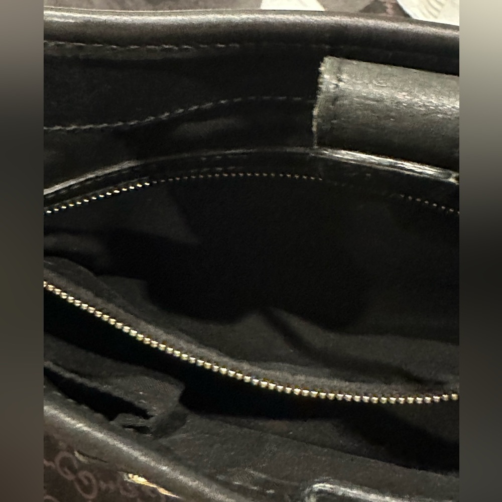 GUCCI
Black Guccissima Leather Medium Hobo Bag - Picture 11 of 11